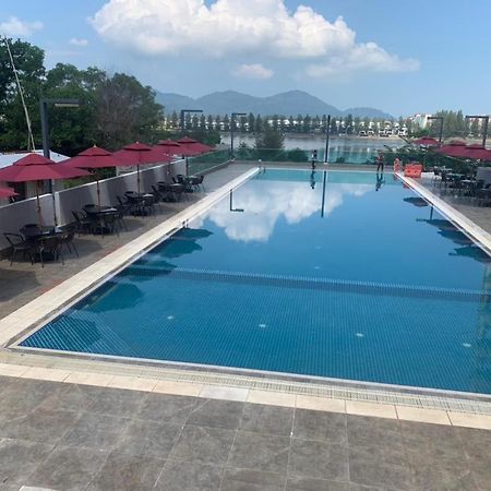 Marina Heights Hotel Residency Lumut Exterior foto